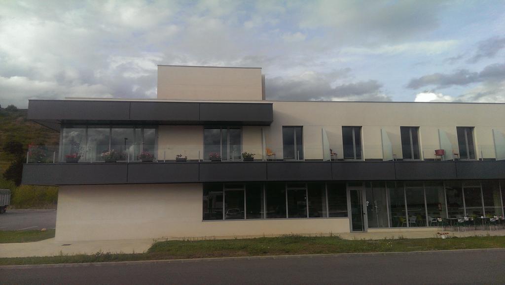 Nruta Ponferrada Hotel Bembibre  Buitenkant foto